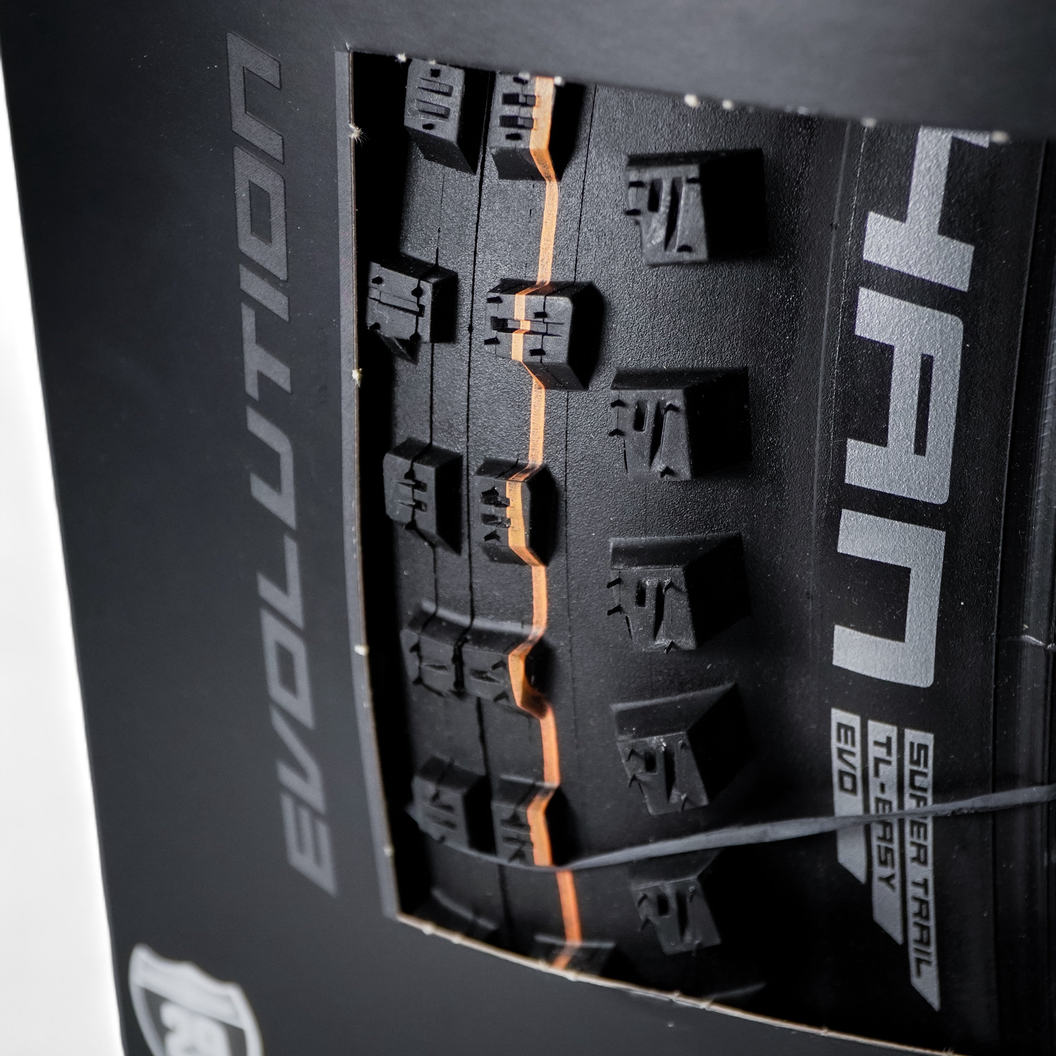 Llanta schwalbe Tacky Chan Super Trail 29x2.4 naranja