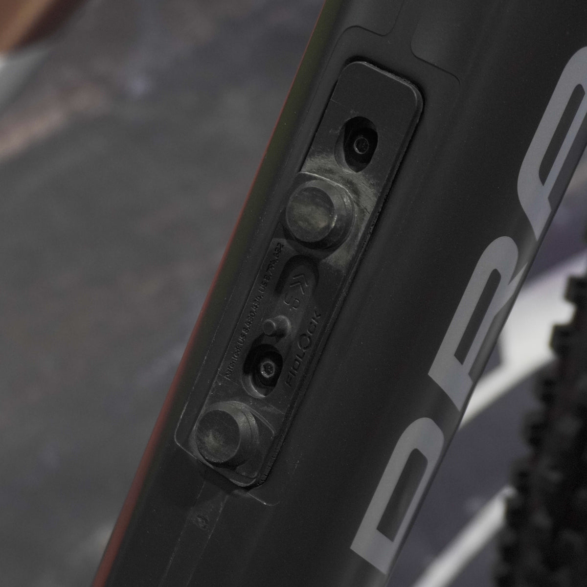 Bicicleta E-Bike Mondraker Neat R